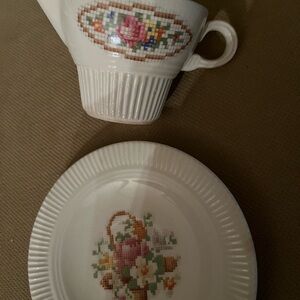 Salem China Co. mini cup and plate. Basket PP 1940s
